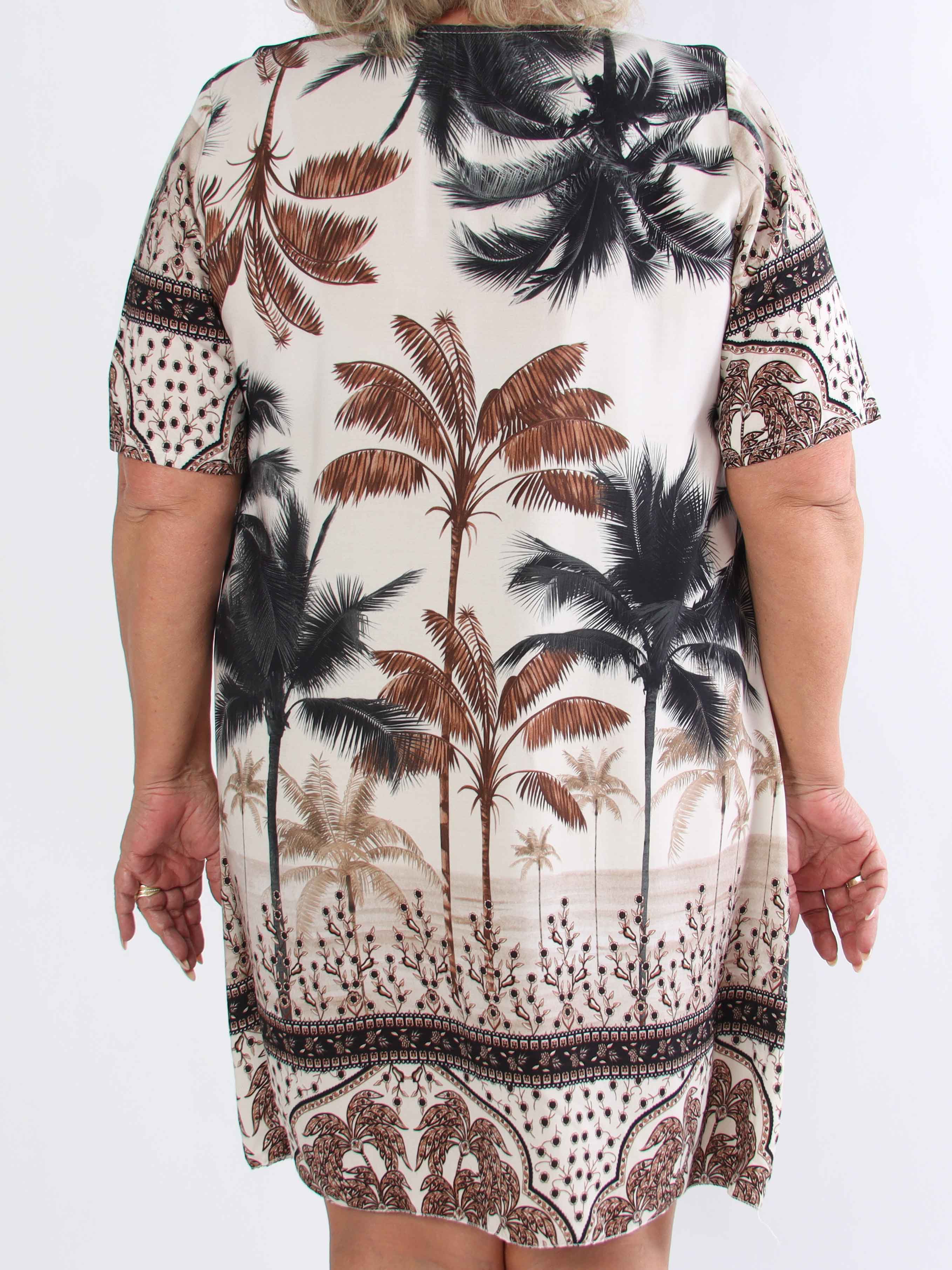 Julia - Sommarklänning i plusstorlek med palmer och mönster